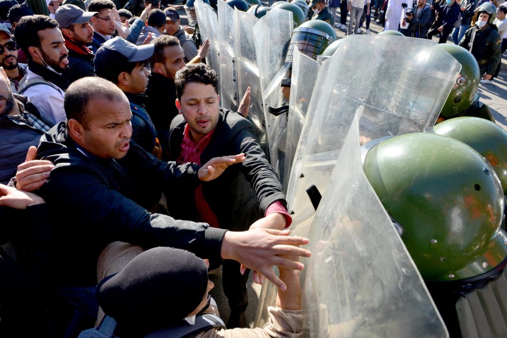 منع المسيرة الاحتجاجية للأساتذة المتعاقدين 28