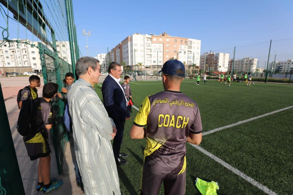 أخنوش ملاعب القرب بأكادير